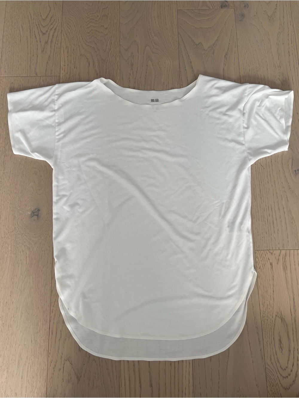 Uniqlo White Short-Sleeve Scoop-Hem Tee